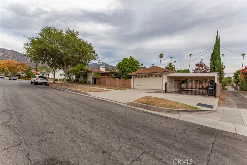 Property Photo:  1954 Bel Aire  CA 91201 
