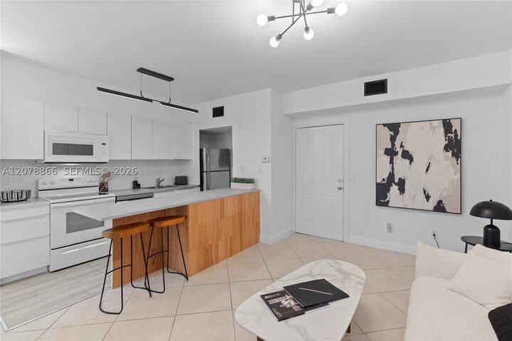 Property Photo: 1559 Michigan Ave 102 FL 33139