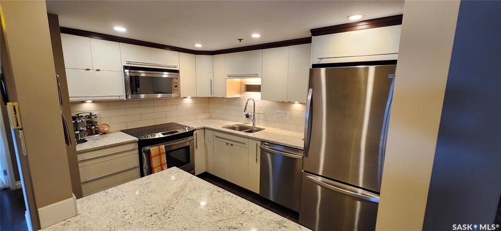 Property Photo: 311 6th Avenue N 1007 SK S7K 7A9
