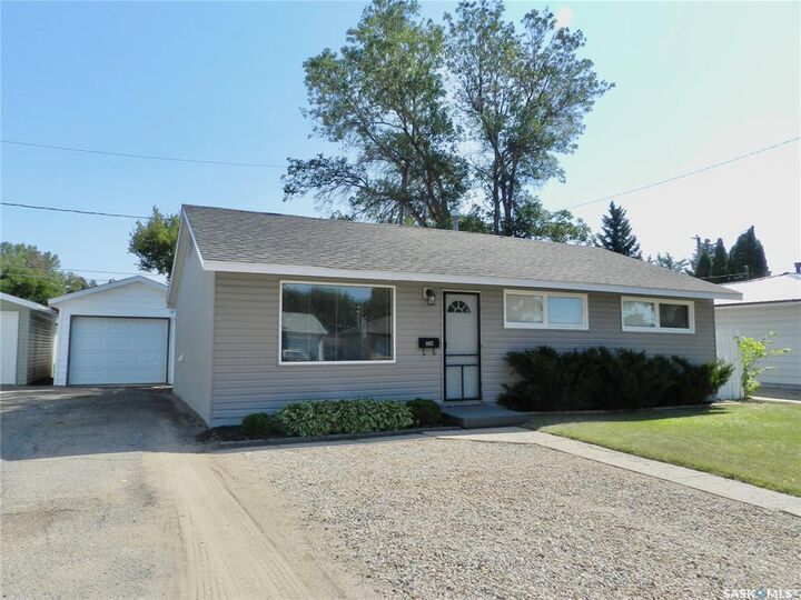 Property Photo: 1037 Bogue Avenue SK S6H 4M4