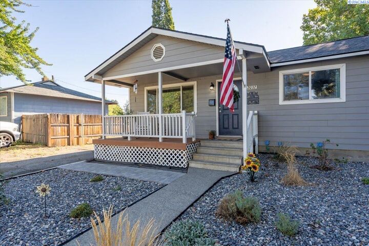 Property Photo: 2032 Cascade Ave WA 99354