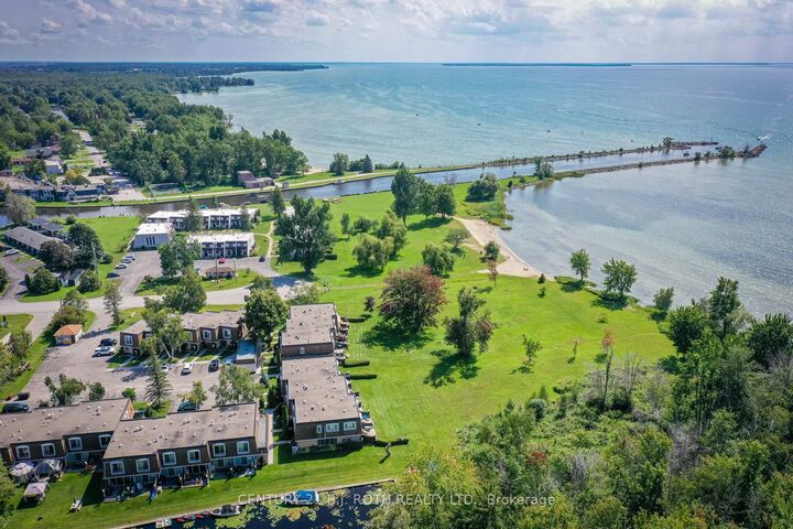 Property Photo:  2 Paradise Boulevard Unit 10  ON L0K 1B0 