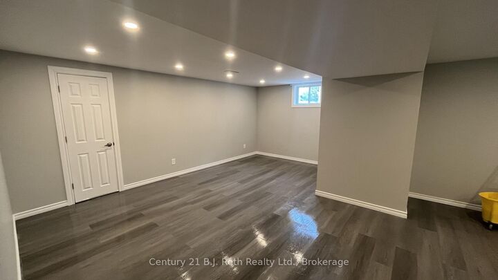 Property Photo:  687 Victoria Street Lower  ON L4R 1A9 