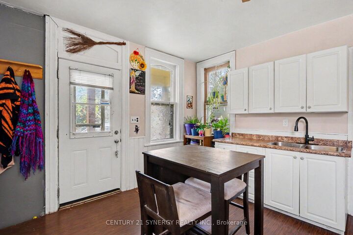 Photo de la propriété:  37 Smiths Falls Avenue  ON K7A 3B2 