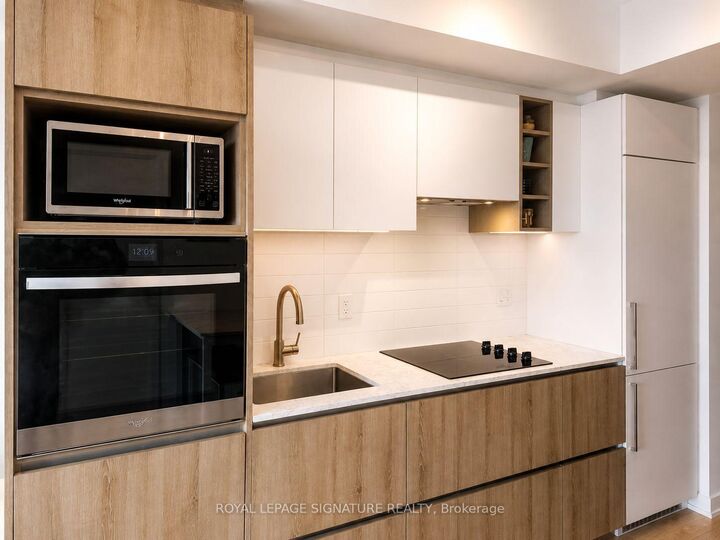 Property Photo: 319 Jarvis Street 2916 ON M5B 0C8
