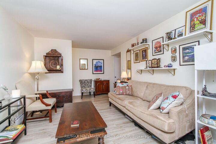 Property Photo:  3 Armstrong Street 8  ON K1Y 4T1 