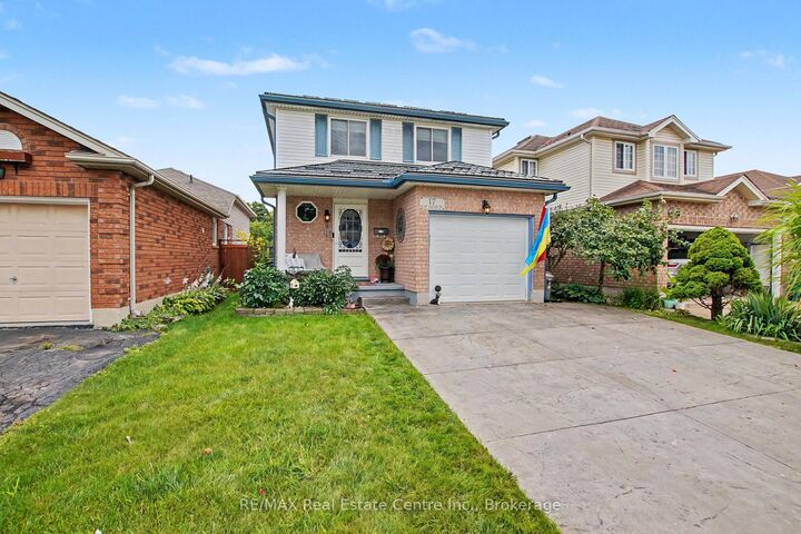 Property Photo: 17 Bush Clover Crescent ON N2E 3P9