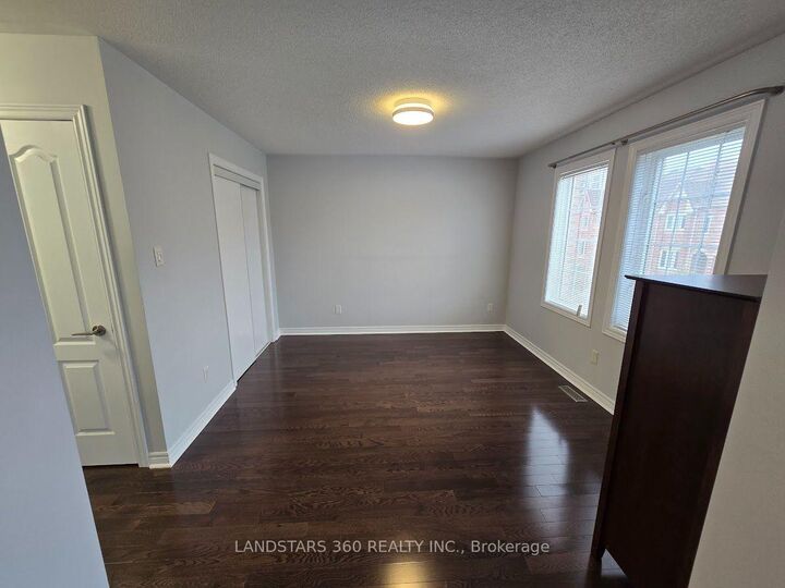 Property Photo: 19 Azalea Gate Way ON L3T 7T9