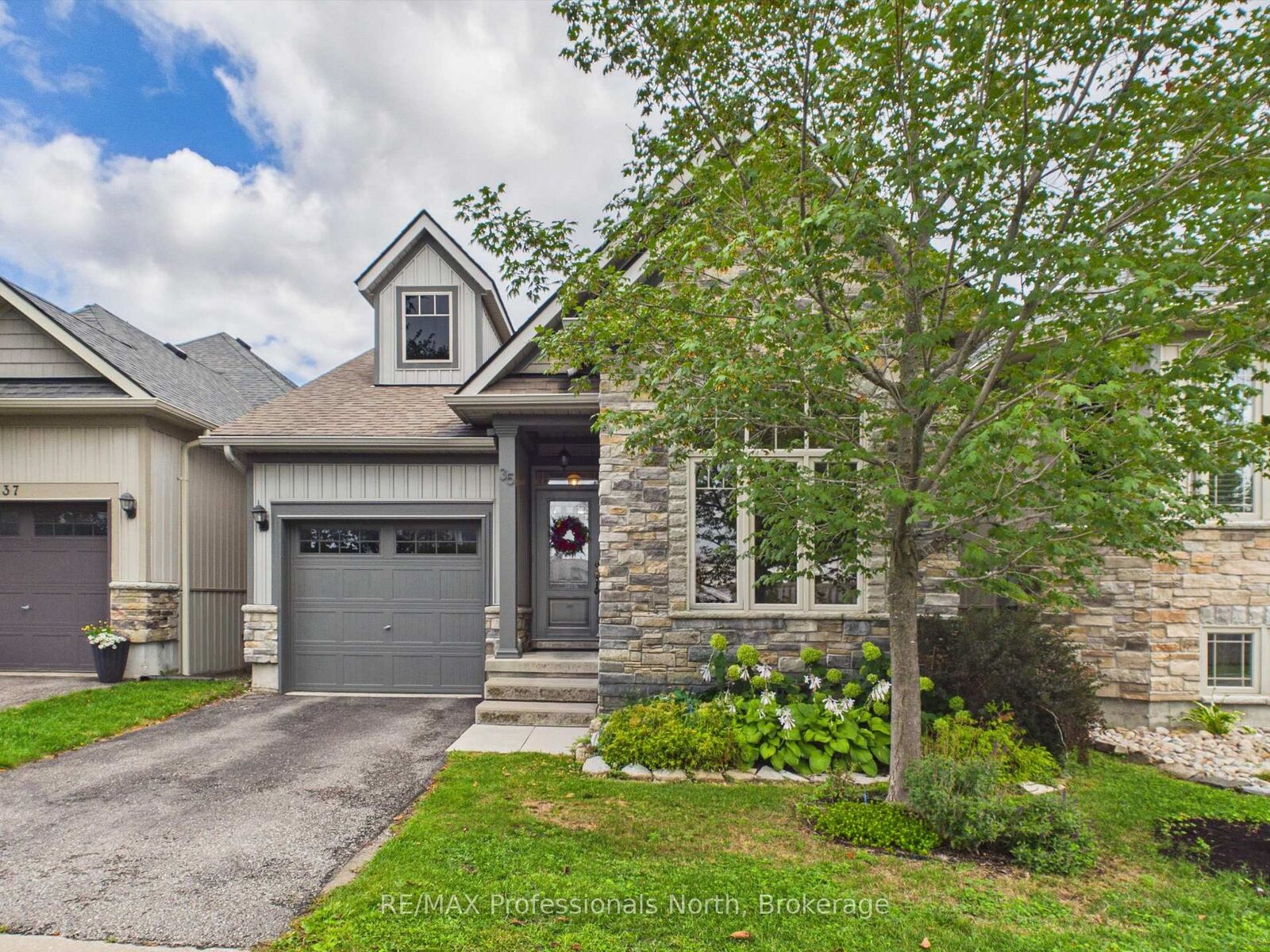Property Photo:  35 Canterbury Circle  ON L3V 0C9 