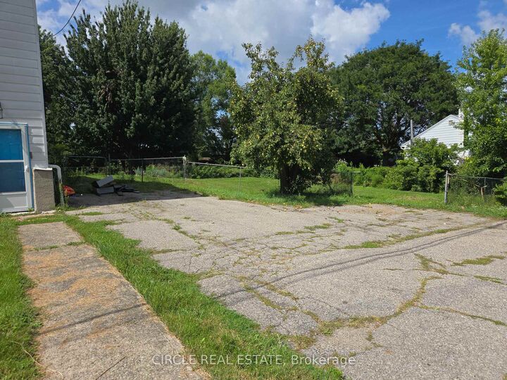 Property Photo: 4 3rd Side Road S ON L9T 2W4