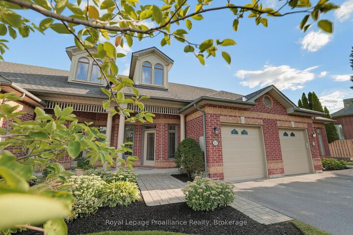 Property Photo:  355 Dundas Street W 17  ON K8P 1B3 