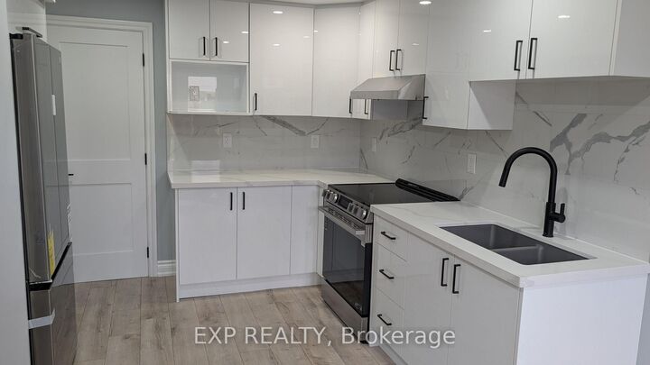 Property Photo:  208 Isabella Drive 2  ON L3V 8K7 