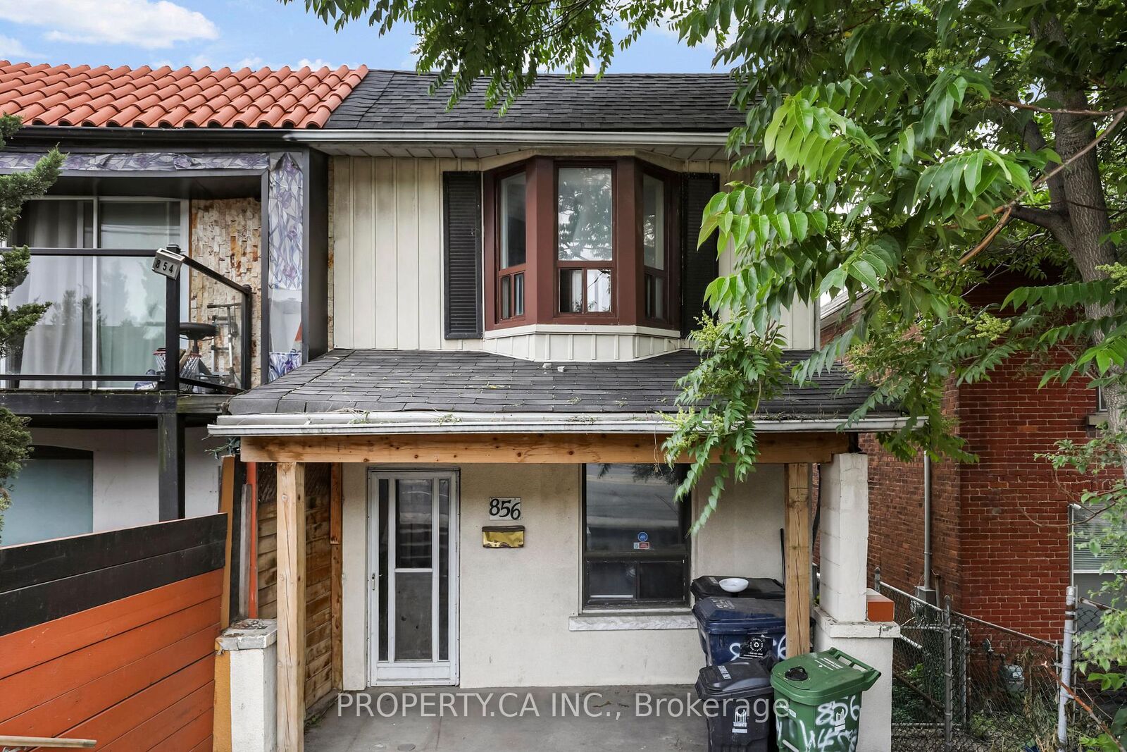 Property Photo:  856 Weston Road  ON M6N 3R5 