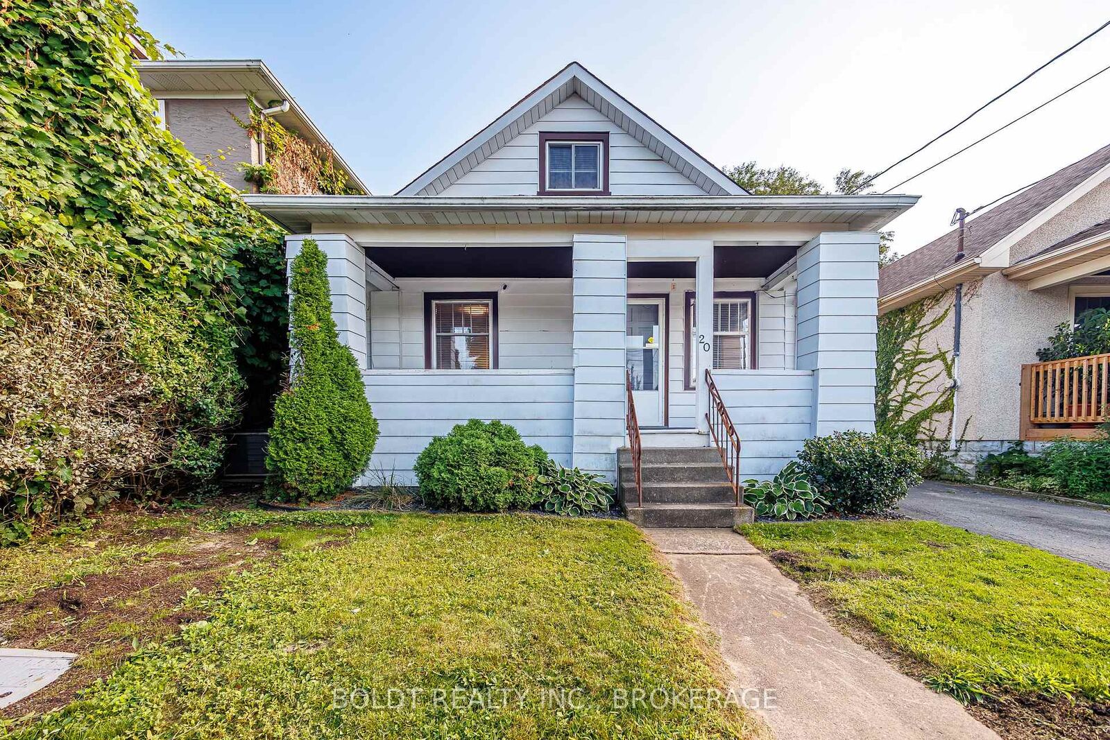 Property Photo:  20 Stuart Avenue  ON L2R 1M7 