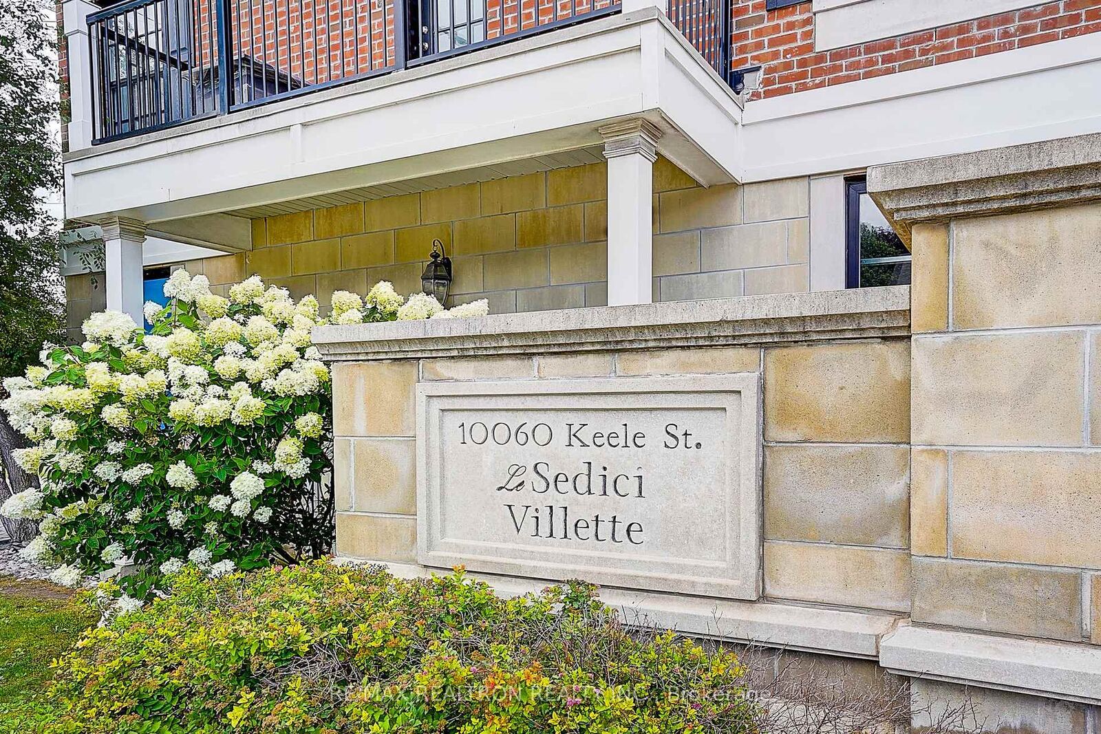 Property Photo: 10060 Keele Street 11 ON L6A 4V6