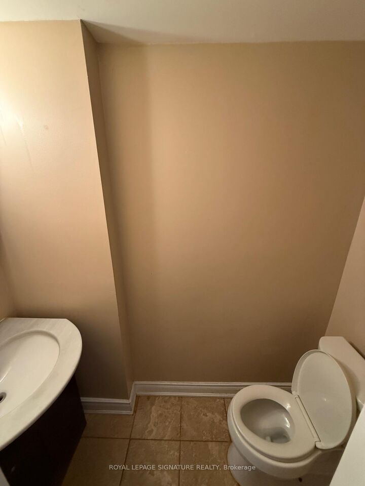 Property Photo:  4230 Fieldgate Drive 24  ON L4W 2M5 