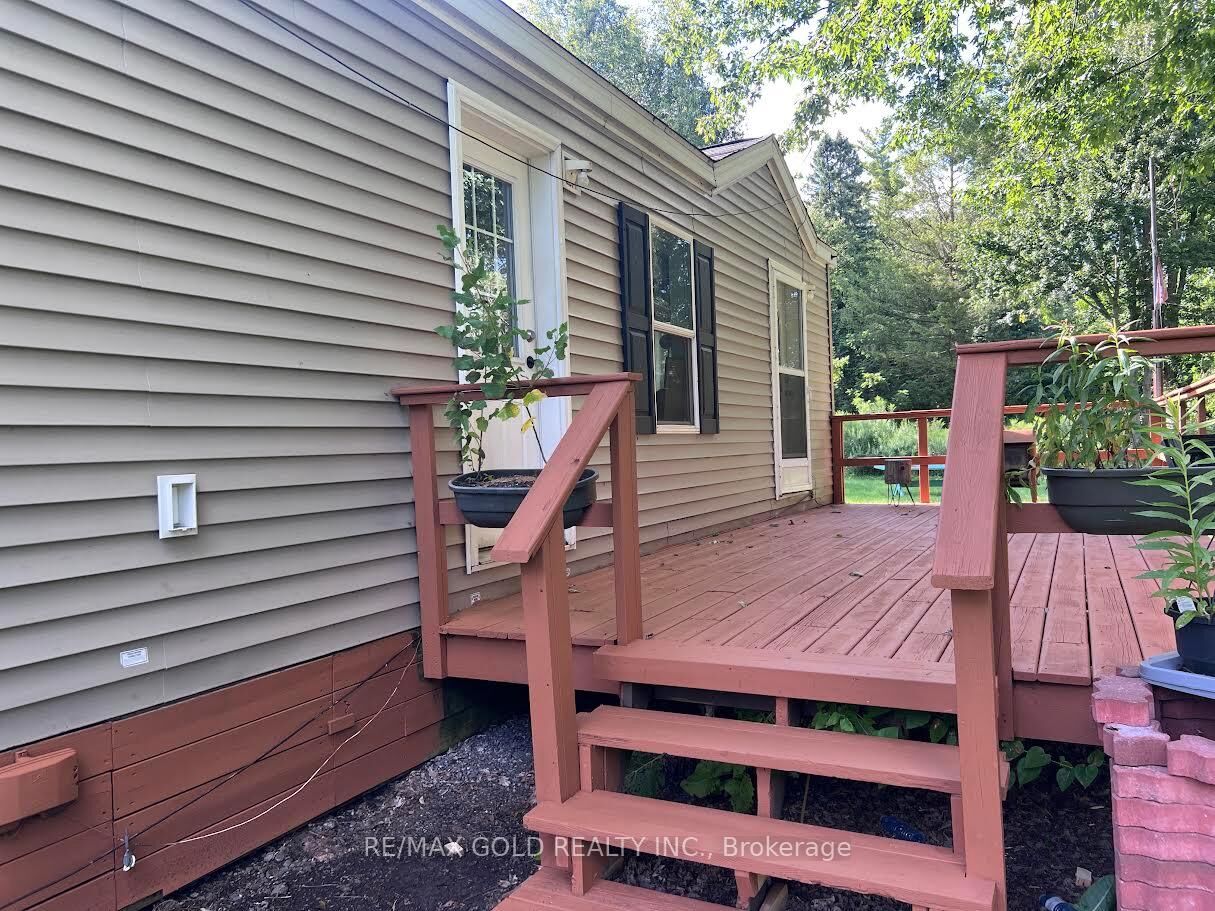 Property Photo: 292 Freelton Road 5 ON L8B 0Z5