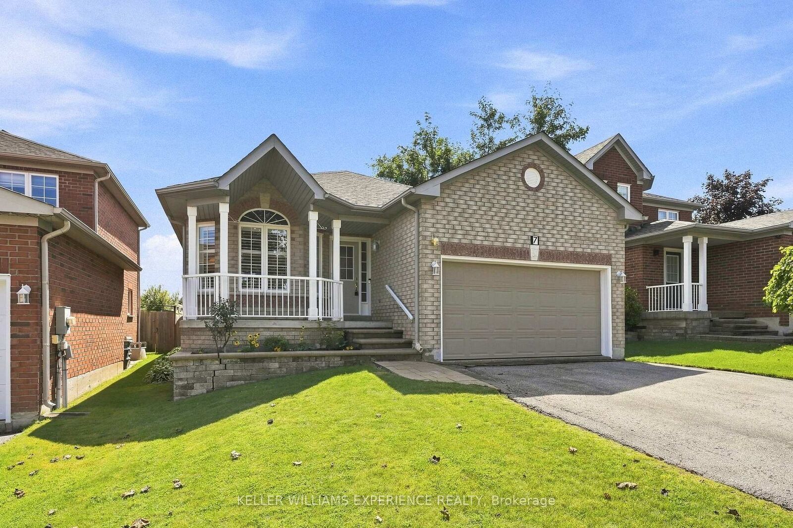 Property Photo: 7 Stanley Street ON L4M 6V2