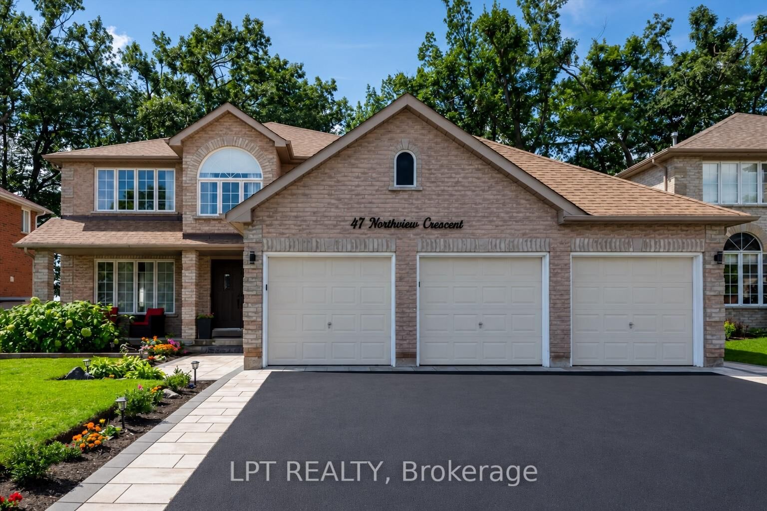 Property Photo: 47 Northview Crescent ON L4N 9T4