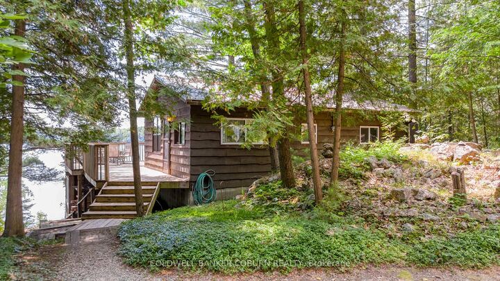 Property Photo:  1015 Oak Lane N  ON K0H 2P0 