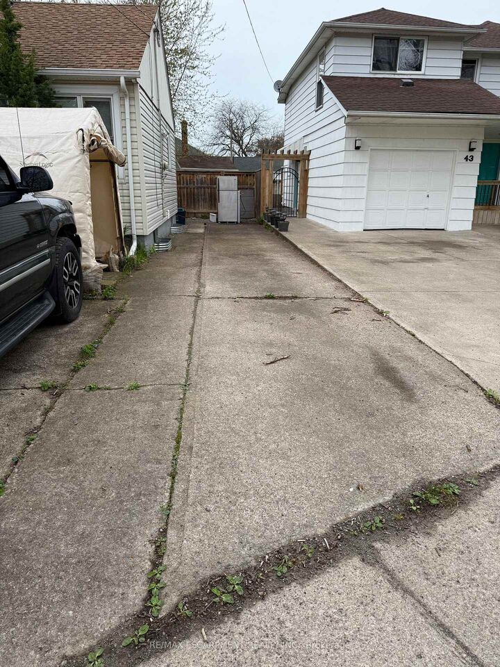 Property Photo:  41 Beamer Avenue 2  ON L2M 2L6 