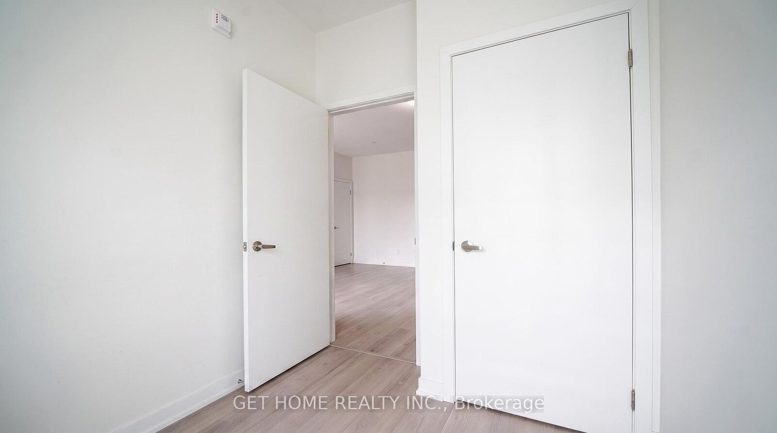 Property Photo: 3415 Ridgeway Drive 5 ON L5L 6T5