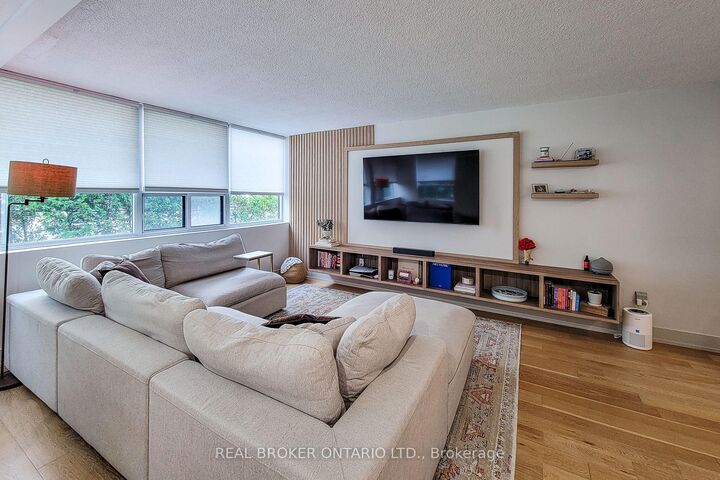 Property Photo: 120 Duke Street #202 ON L8P 4T1