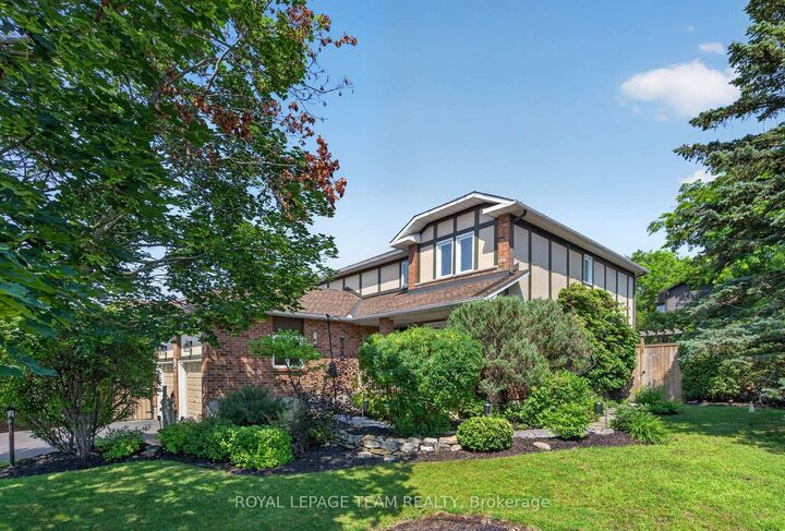 Property Photo: 11 Fessenden Way ON K2L 3L1