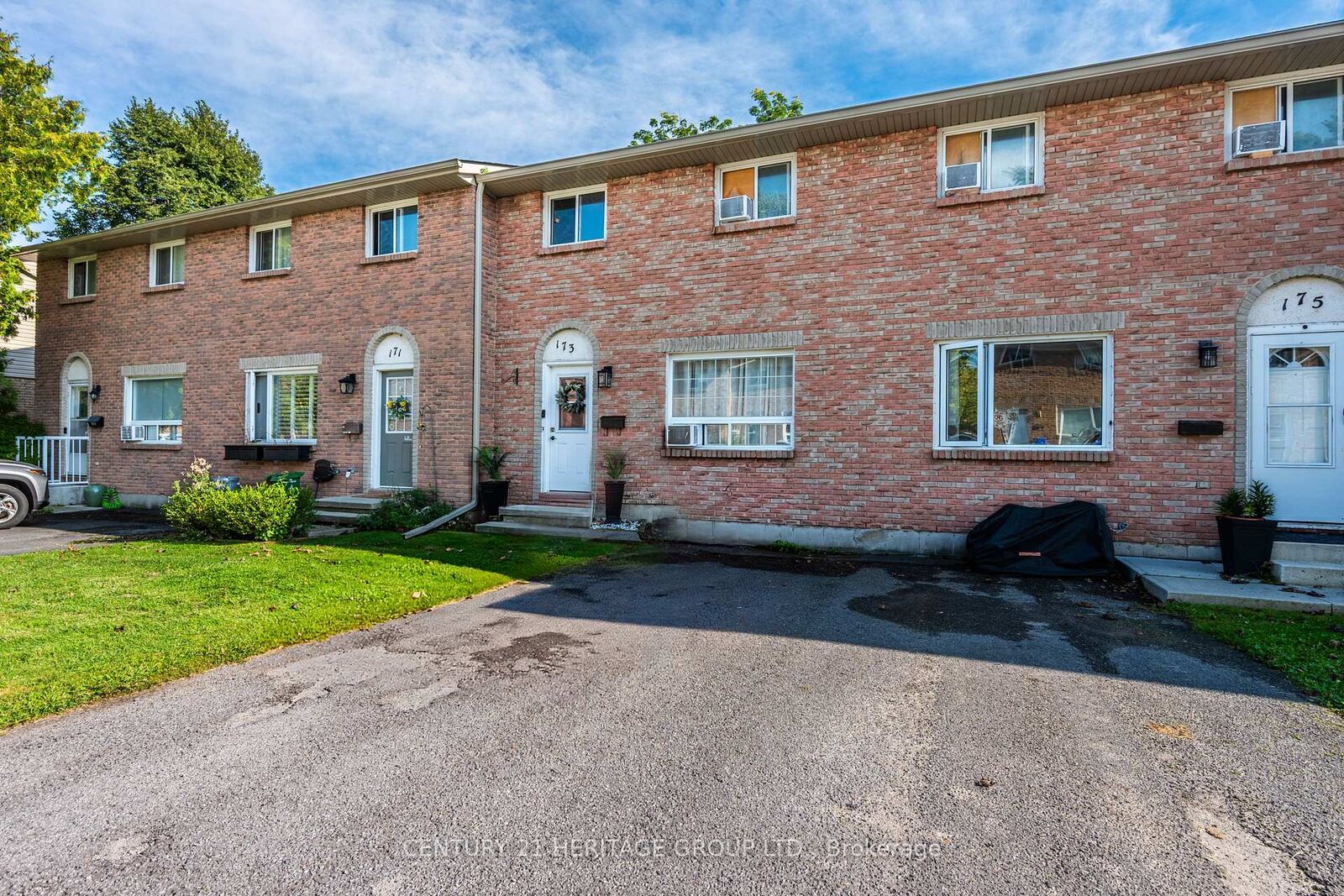 Property Photo: 173 Rosemund Crescent ON K7M 6Z2