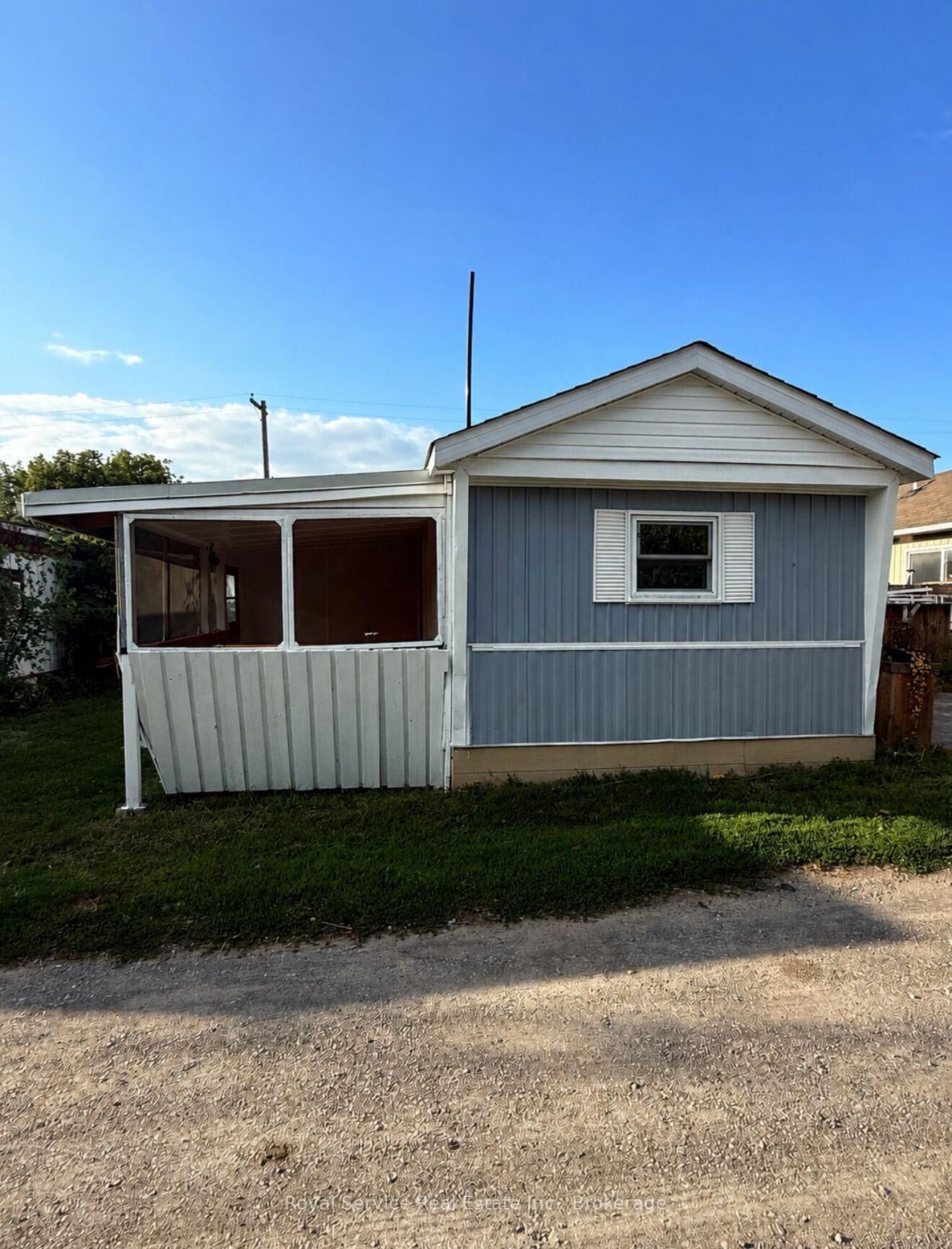 Property Photo:  1037 Arthur Street 4  ON L1B 1K6 
