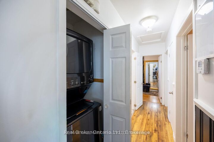 Property Photo:  324 College Avenue Main  ON L1J 1S1 