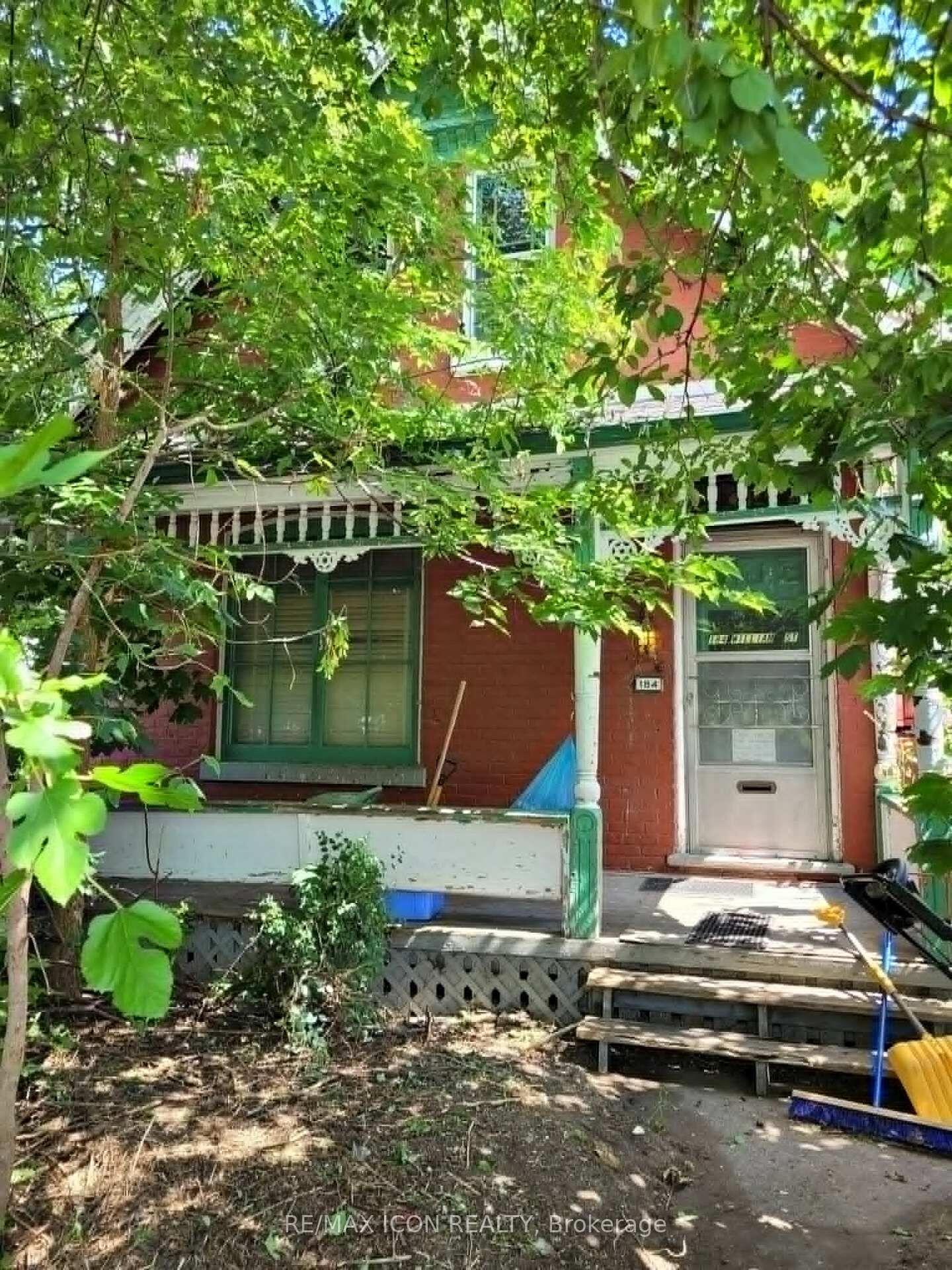 Property Photo:  184 William Street  ON N6B 3B7 