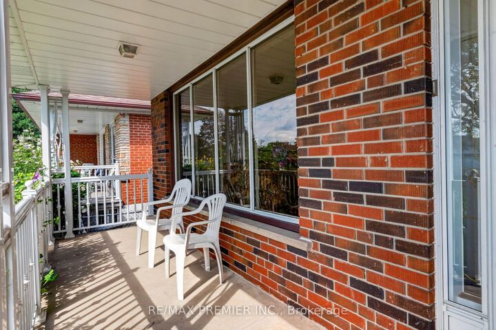 Property Photo: 31 Corinthian Boulevard ON M1W 1B7