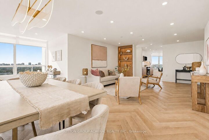 Property Photo: 7250 Yonge Street Ph110 ON L4J 7X1