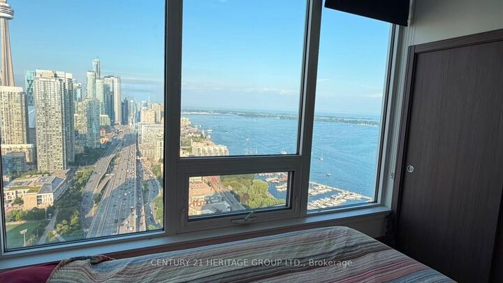 Property Photo:  17 Bathurst Street 4515  ON M5V 1A5 