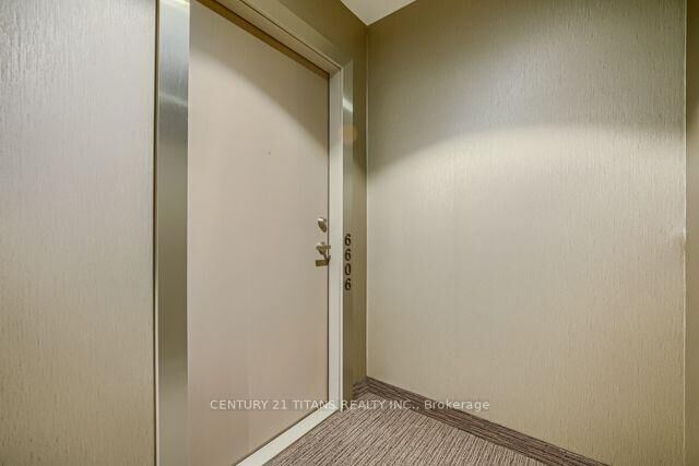 Property Photo: 100 Harbour Street 6606 ON M5J 2T5