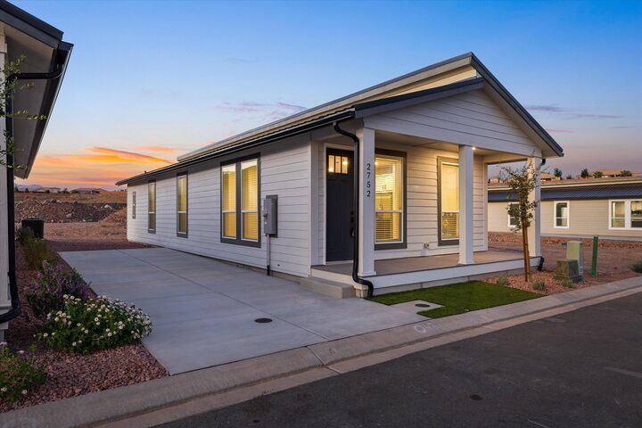 Property Photo:  2752 Crest View Ln 43  UT 84737 
