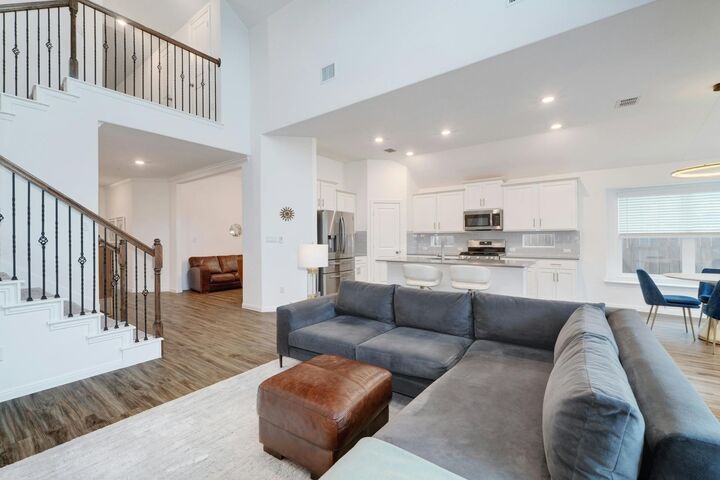 Property Photo:  404 Mante Court  TX 78748 