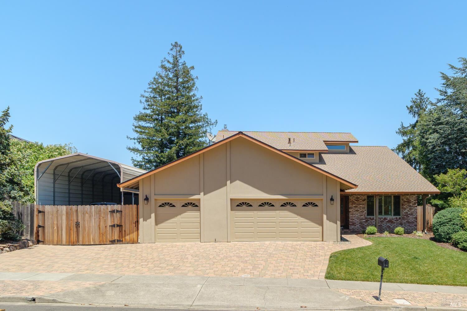 Property Photo: 3380 Crestview Way CA 94558