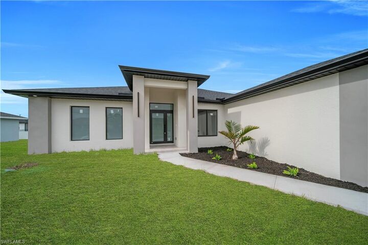 Property Photo:  2507 39th St SW  FL 33976 