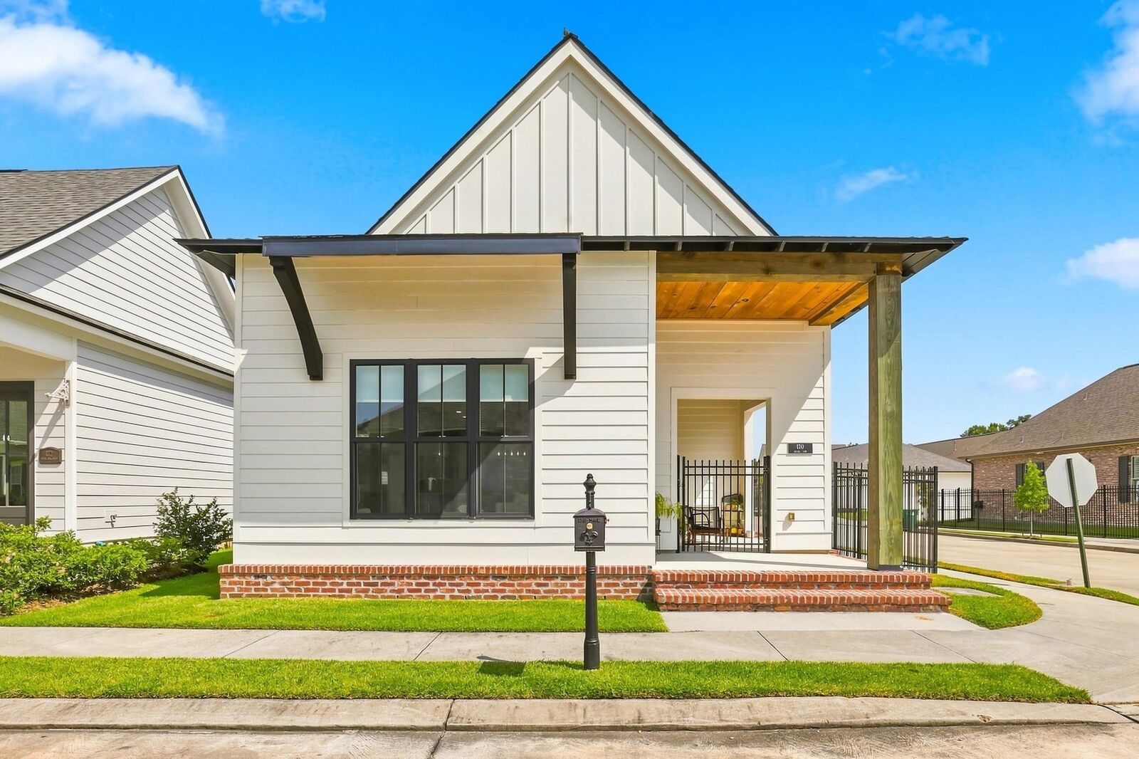 Property Photo: 170 Royal Oak Boulevard LA 70301