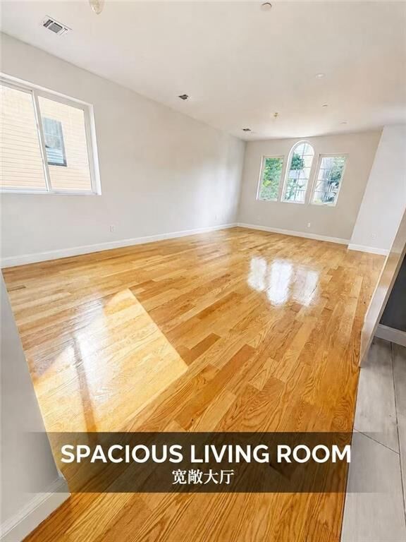 Property Photo: 24 Hope Avenue 2F NY 10305