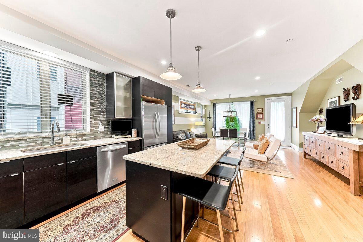 Property Photo:  1217 Mount Vernon Street 19 1  PA 19123 