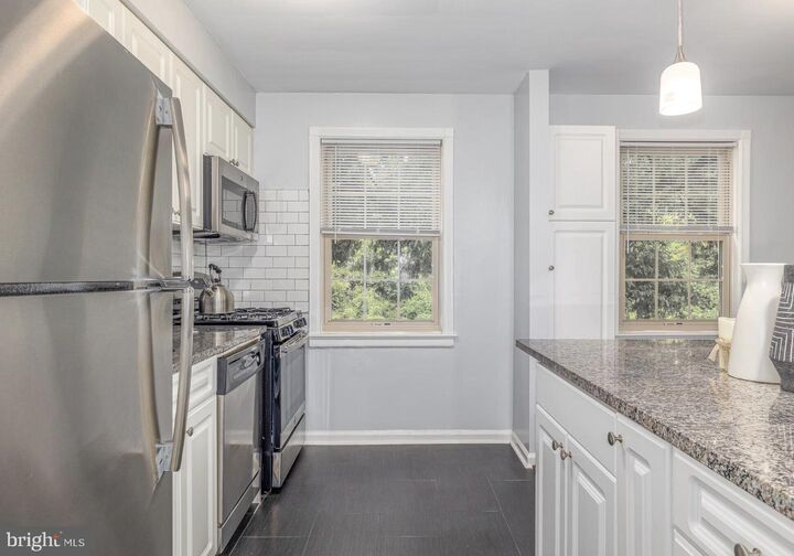 Property Photo: 150 E Wynnewood Road 17H PA 19096