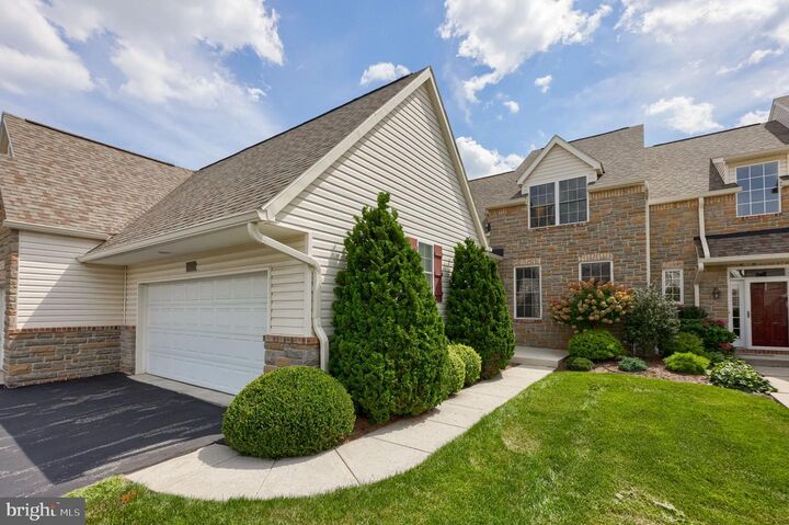 Property Photo: 1479 Turnberry Court PA 17403