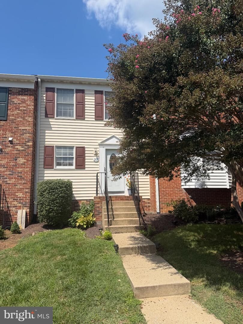 Property Photo: 265 Fairfield Drive VA 20186