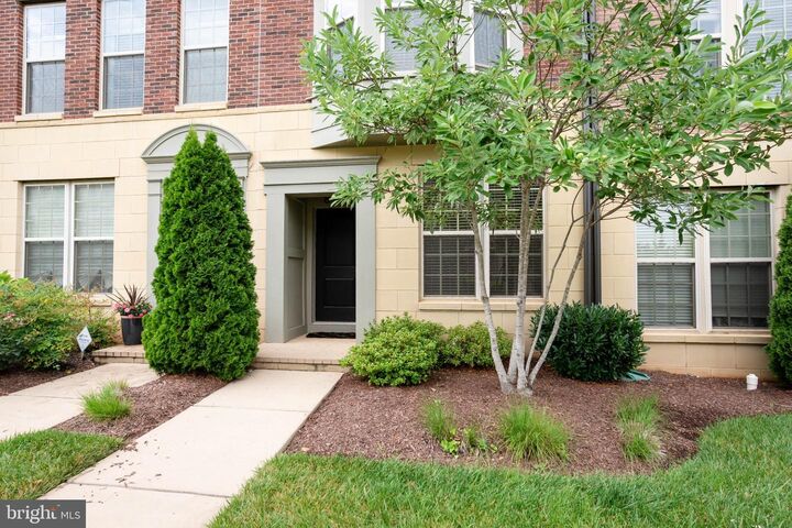 Property Photo: 815 Fair Winds Way 291 MD 20745