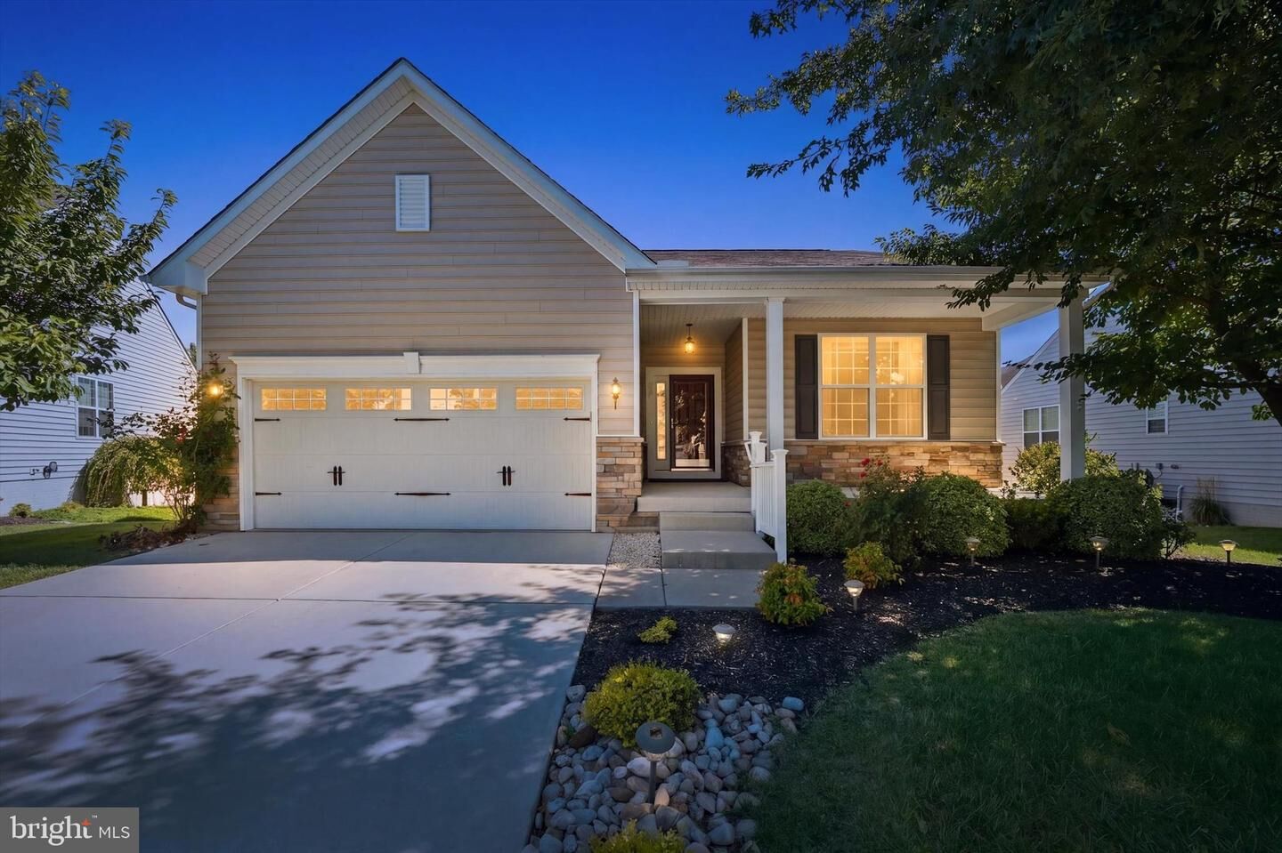 Property Photo:  631 Red Maple Road  DE 19709 