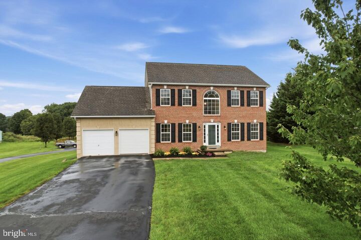 Property Photo:  318 Elmwood Lane  PA 18969 