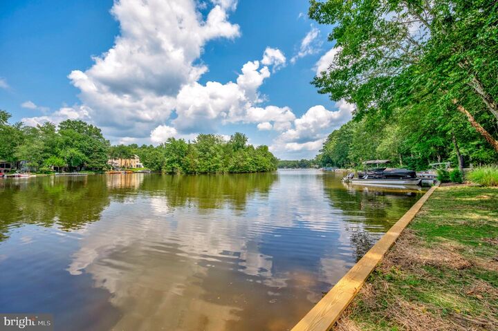 Property Photo: 1915 Lakeview Parkway VA 22508